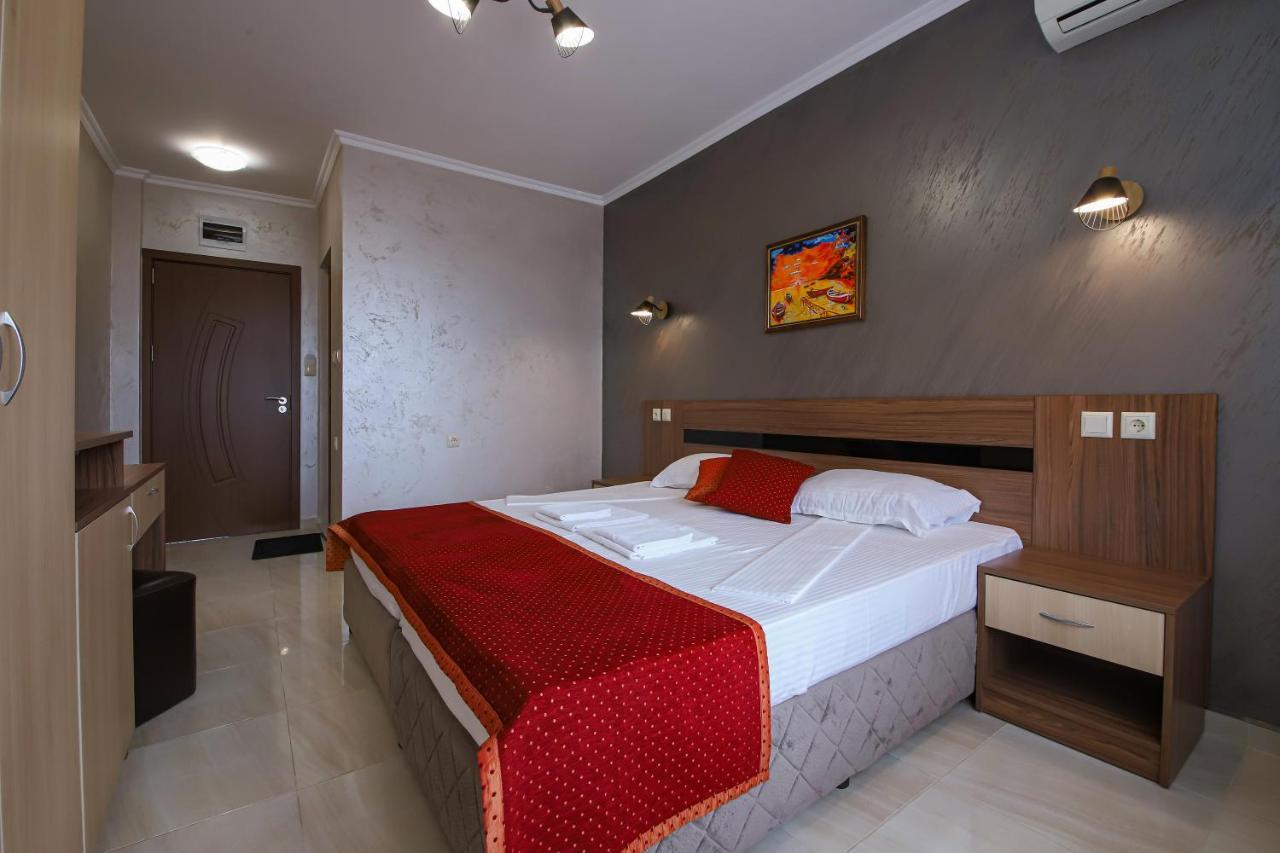 Guesthouse Phoenix Obzor Buitenkant foto
