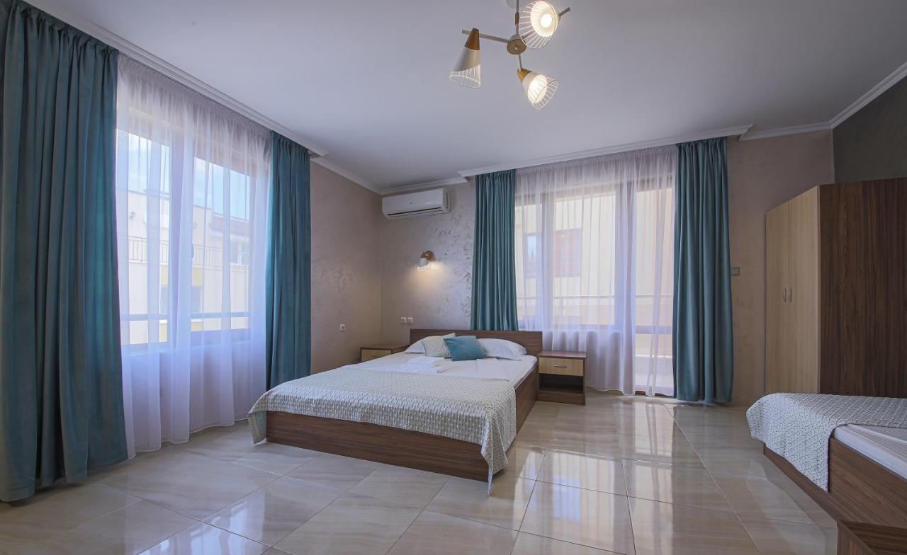 Guesthouse Phoenix Obzor Buitenkant foto