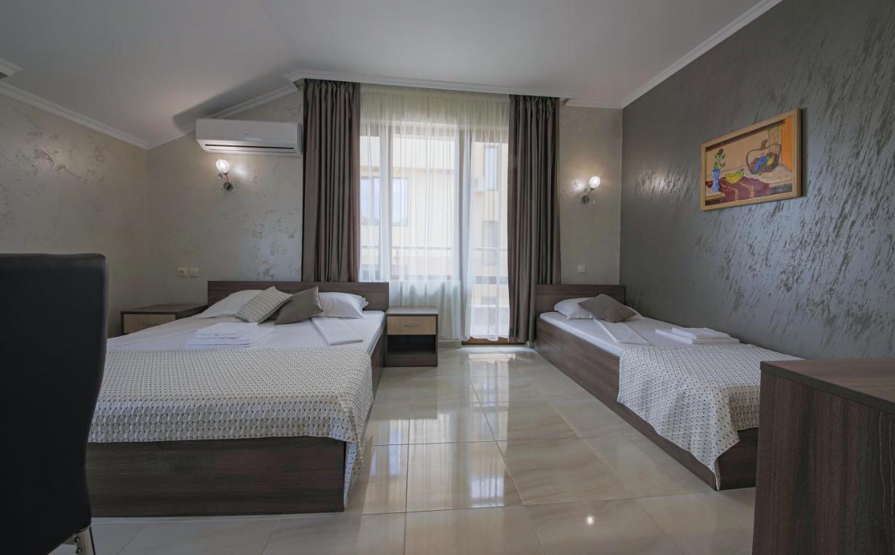 Guesthouse Phoenix Obzor Buitenkant foto