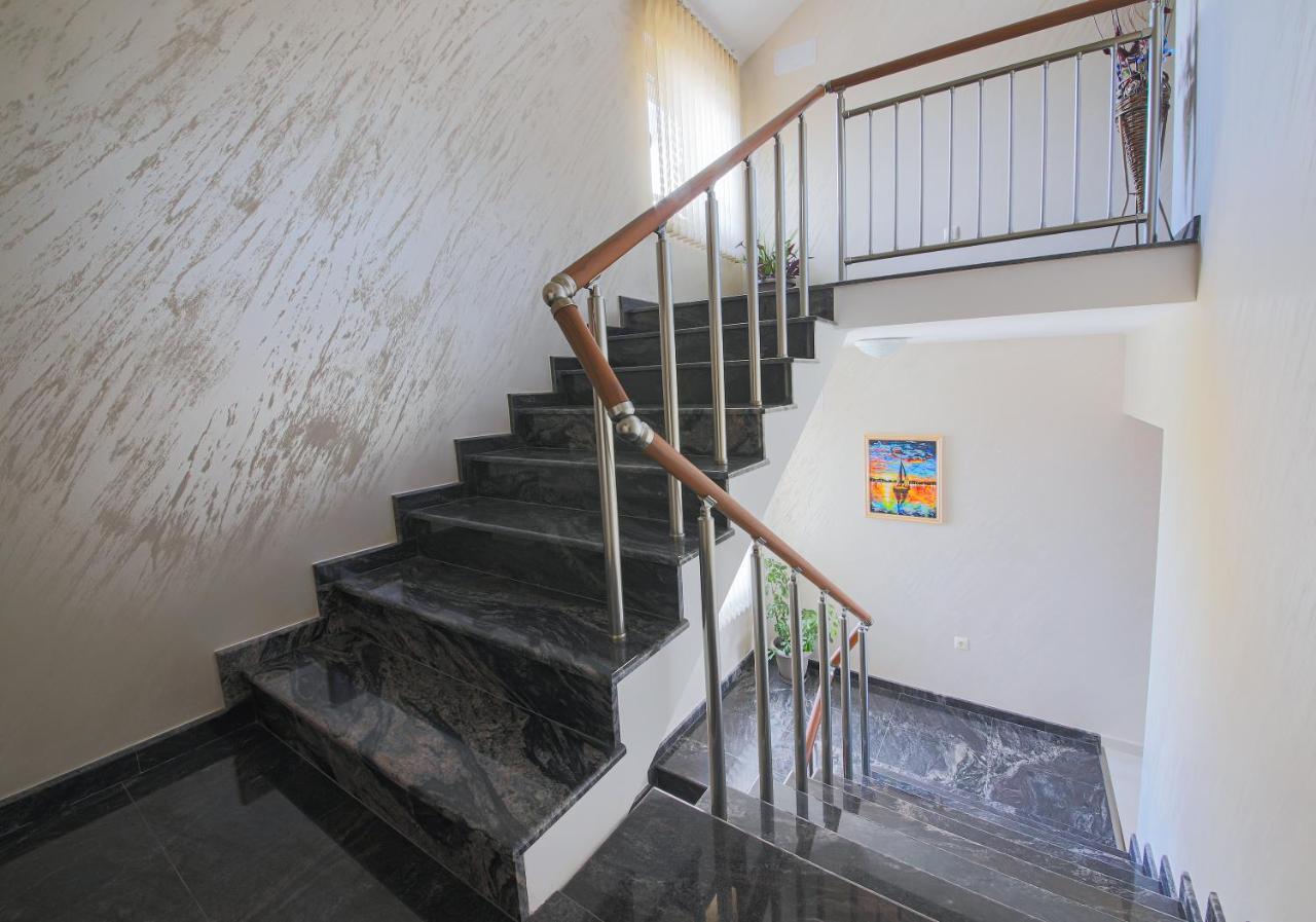 Guesthouse Phoenix Obzor Buitenkant foto